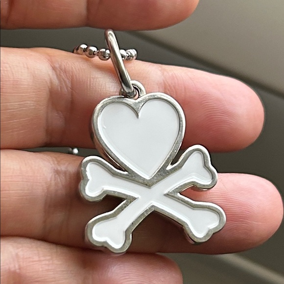 🖤Sanrio x Tokidoki White enamel heart skull pendant necklace - Picture 5 of 8